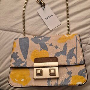 FURLA LEATHER PURSE.
